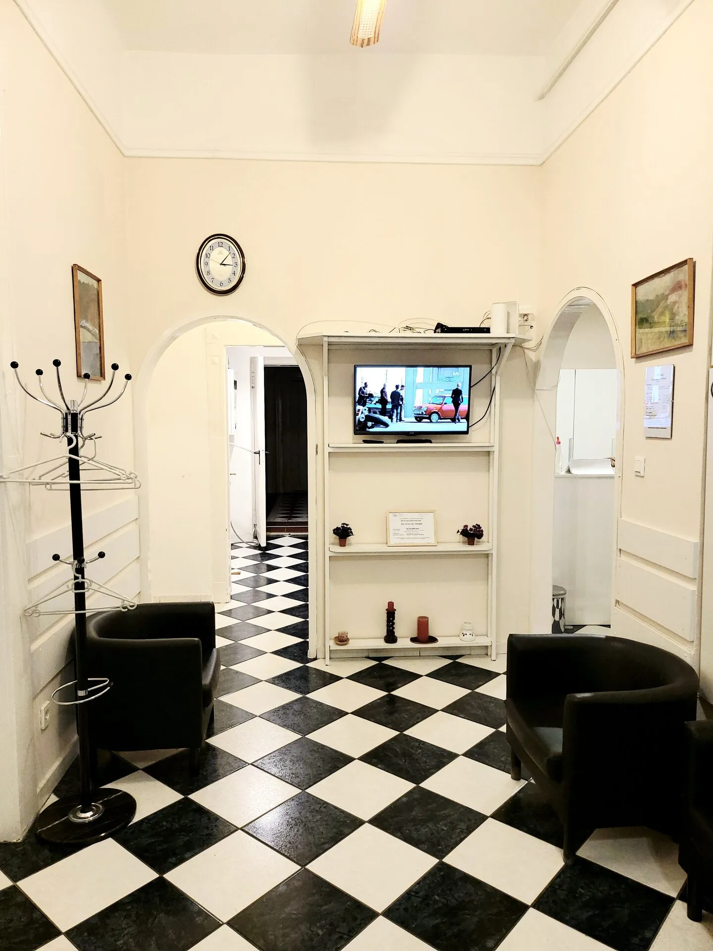 Az Á+B Klinika Népszínház utcai rendelőjének várótere